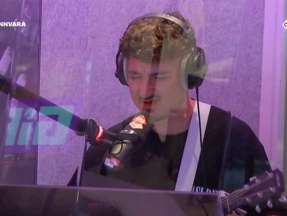 Tyrone Oscar- Watch me fly (Live @ Giel)