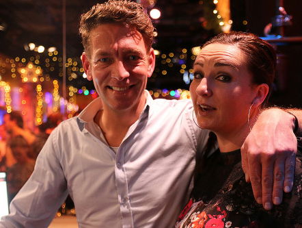 JW’s 8-jarig radiohuwelijk met Wendy