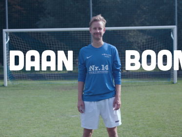 Daan Boom maakt de YouTube-serie "Kelderklasse 15" over zijn voetbalteam
