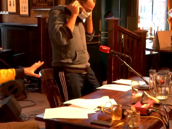 Cabaret: Dhr. van Drummelen geeft duidelijkheid over het gebruik van mondkapjes