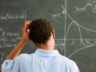 Karin is begonnen aan de kerstpuzzel van de AIVD