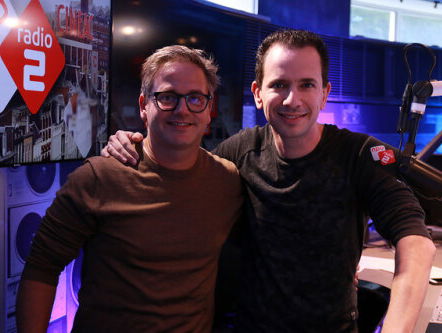 Bart “Victor” Arens houdt Guus Meeuwis voor de gek en verrast hem met de NPO Radio 2 Top Song!