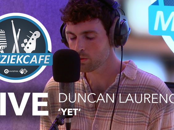 Duncan Laurence - 'Yet' live bij Muziekcafé