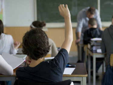 Meester Christian staat alweer voor de klas dankzij 'drive-in methode'