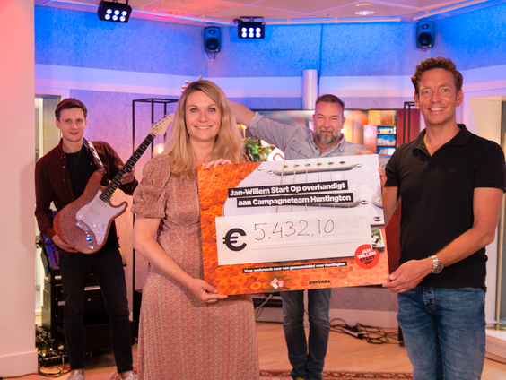 Waarom Bart €5432,10 bood op de stempotlodengitaar