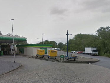 Demi redde met 2 andere meiden een man uit een sloot. Held!