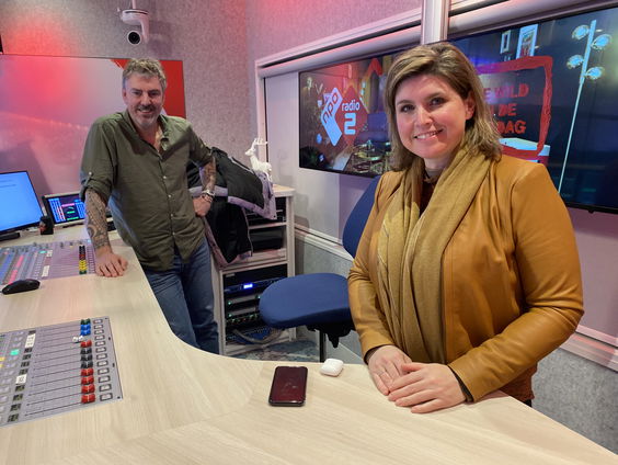 Angela de Jong is tafeldame van De Wild in de Middag