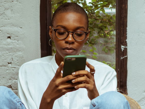 Hoe je telefoon je helpt bij het lezen van een boek!