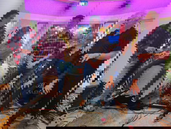 Sloper speelt 'Struck By Lightning' (live @ FraGiel)