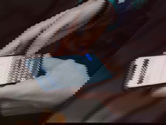 Valentijn bedacht een handige horeca-app die checkgesprekje overneemt