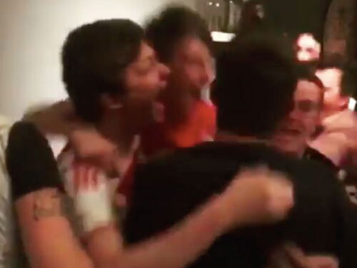 "Stagiair" Mark viert dat Ajax de volgende ronde Europa League haalt