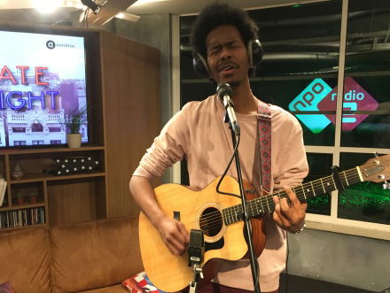 Jeangu Macrooy - Step Into the Water live @ Roodshow Late Night