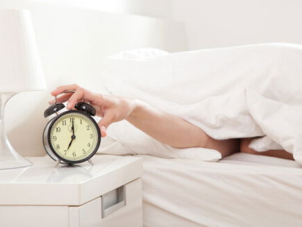 We slapen allemaal te weinig. Psychiater Anthony Djadoenath legt uit.