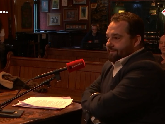 Voormalig EU-correspondent Stéphane Alonso vertelt over de bom die Polen en Hongarije onder de EU-begroti ...