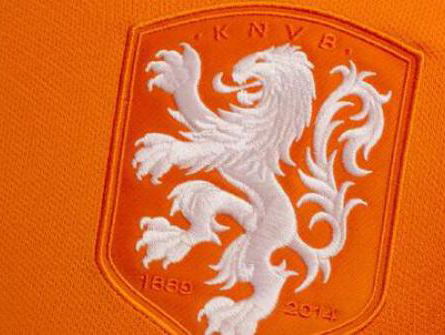 Bazen van de Supportersclub Oranje betaalde decadente feestjes met geld van Oranje-supporters