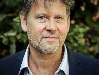 Erik van der Hoff zamelt medische beschermingsmiddelen in