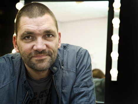 Cabaret voor corona: Theo Maassen over knappe mensen