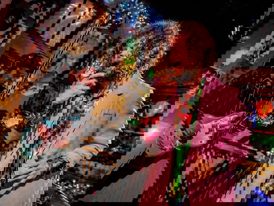 DI-RECT stak Nightcrawler in een nieuw jasje na het zien van hun videoclip