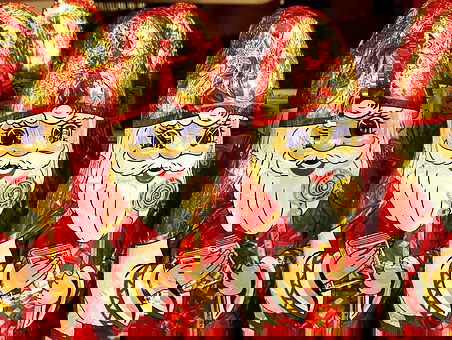 Kledingadvies: Draag een tabberd en een mijter