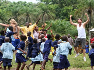 Sander bouwt een school in Sierra Leone