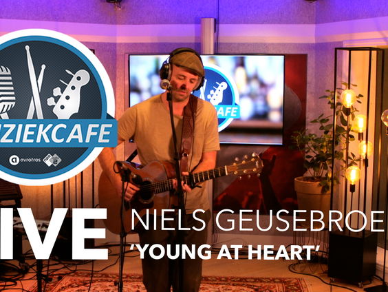 Niels Geusebroek - 'Young At Heart' live bij Muziekcafé