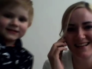 Moeder Joyce en zoontje Xavi dansen op '24K Magic' van Bruno Mars