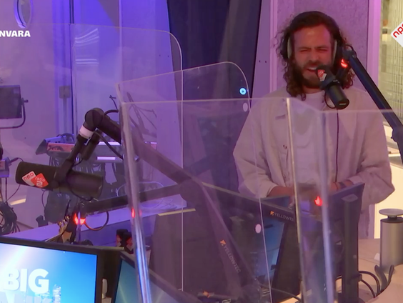 Tom Wavy- Spend my days (Live @ Giel)