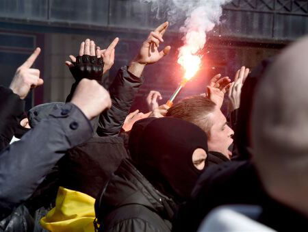 Het is goed dat hooligans elkaar verrot slaan