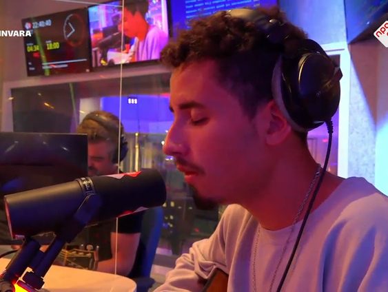 Twan Ray speelt Beauty (fall asleep) voor Frédérique