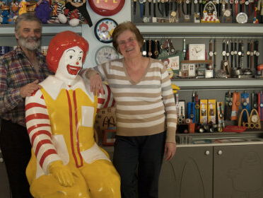 Het huis van Bep en Rob staat van boven tot onder vol met McDonald's-spullen