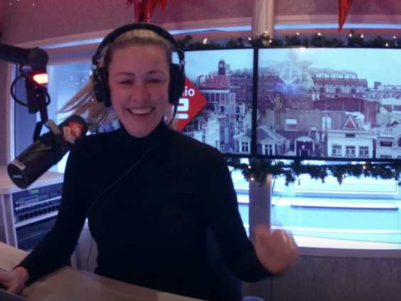 Nog last van een nieuwjaarskater? De A-lijst denkt aan je met Alle 13: Fluister