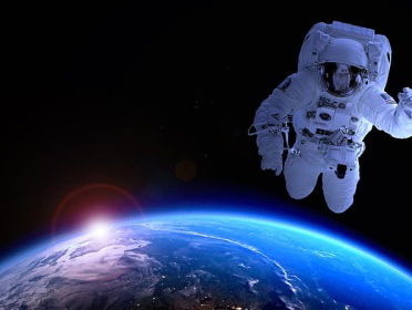Als een astronaut overlijd in de ruimte, wat is dan zijn officiële plaats van overlijden?