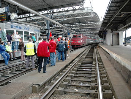 NOS-correspondent Sander van Hoorn over stakingen in België en toename van motorbendes