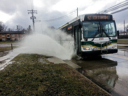 Nachtdilemma: Iemand dreigt nat te worden. Waarschuw je diegene?