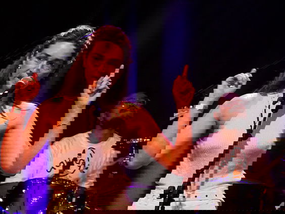 Savine geeft Tekstuele Voorlichting bij '25'