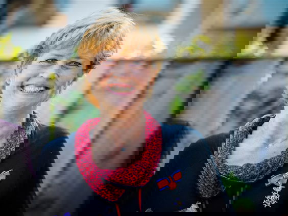 Gerard Joling komt langs en Eddy belt met Olga Commandeur