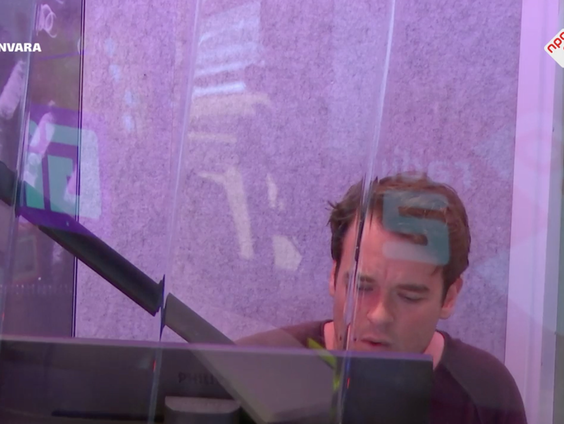 Emil Landman- everyone wants to rule the world (Live @ Giel)