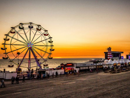 Wout zit met patatmeisje Elsemieke in het reuzenrad van CAS