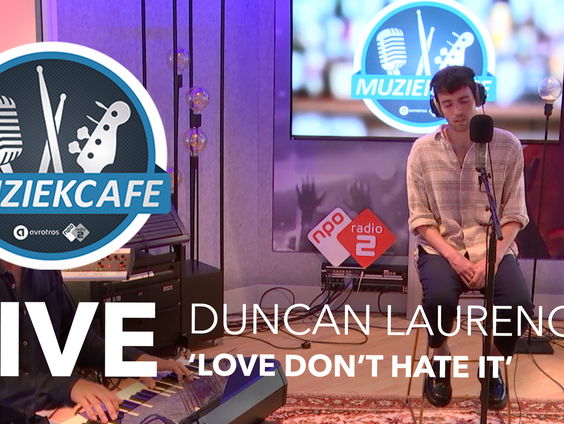 Duncan Laurence - 'Love Don't Hate It' live bij Muziekcafé