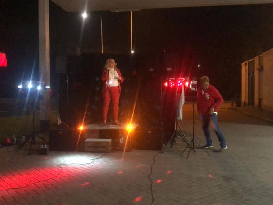 500X Zet 'm op : Rutger - Rox van Driel zingt Ticket naar de zon op het tankstation