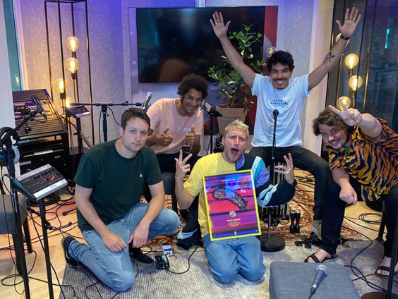 Chef'Special ontvangt gouden plaat voor hitsingle 'Trouble'