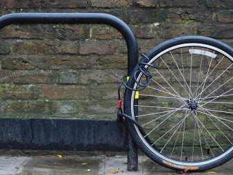 Nachtdilemma: De politie vindt een fiets die lijkt op jouw gestolen fiets. Meenemen of niet?