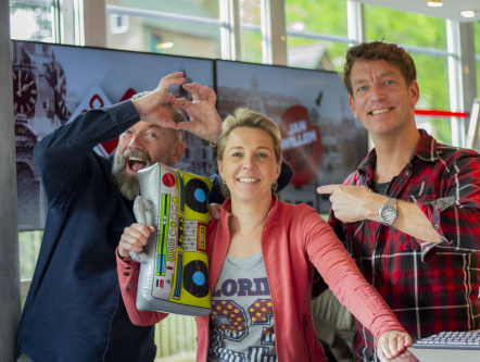 Waarom Carmen er niet is? Even bellen!