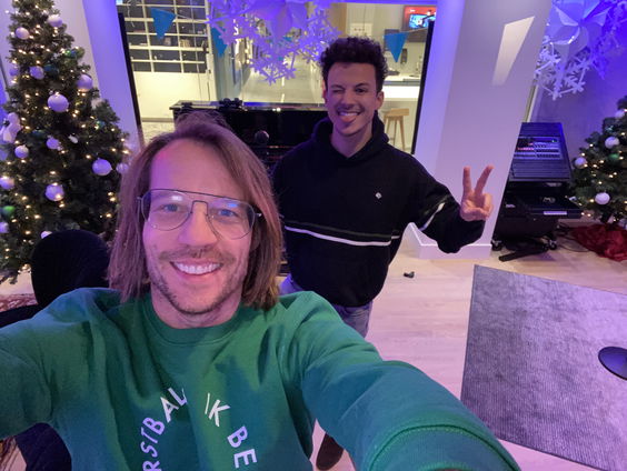 Armin van Buuren & Avalan - Should i wait (live@giel)