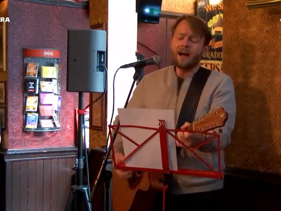 Cabaret: Marcel Harteveld zingt 'Jou land of zijn land'