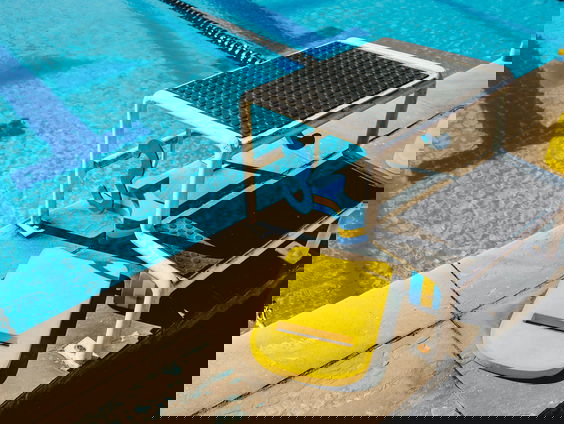 Jeroen moet voor straf schoonspringen vanaf 10 meter