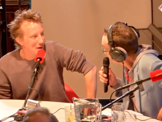 Cabaretier Jasper van Kuijk legt uit wat we allemaal van Zweden kunnen leren