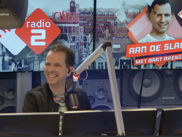 Bart houdt Spike en Marcel van Di-rect voor de gek