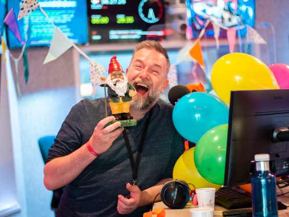 Jeroen krijgt een cadeautje dat hij écht nodig heeft