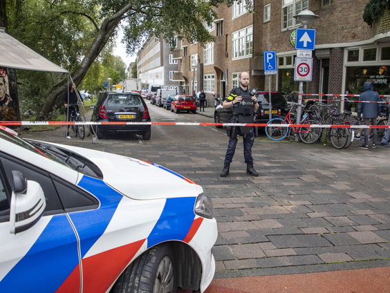 Drie schietpartijen in Amsterdam in een week tijd. Mick van Wely licht toe.